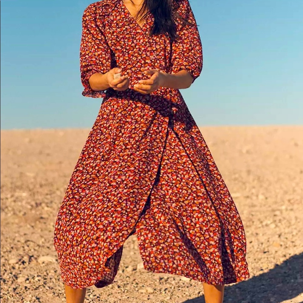 Long-Sleeve Crossover Midi Dress in Clipdot Spring Prairie / Size 8